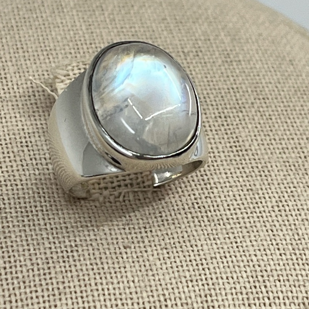 Vintage Sterling Silver Rainbow Moonstone Ring – Size 5 – Bold Artisan Design - Picture 4 of 17